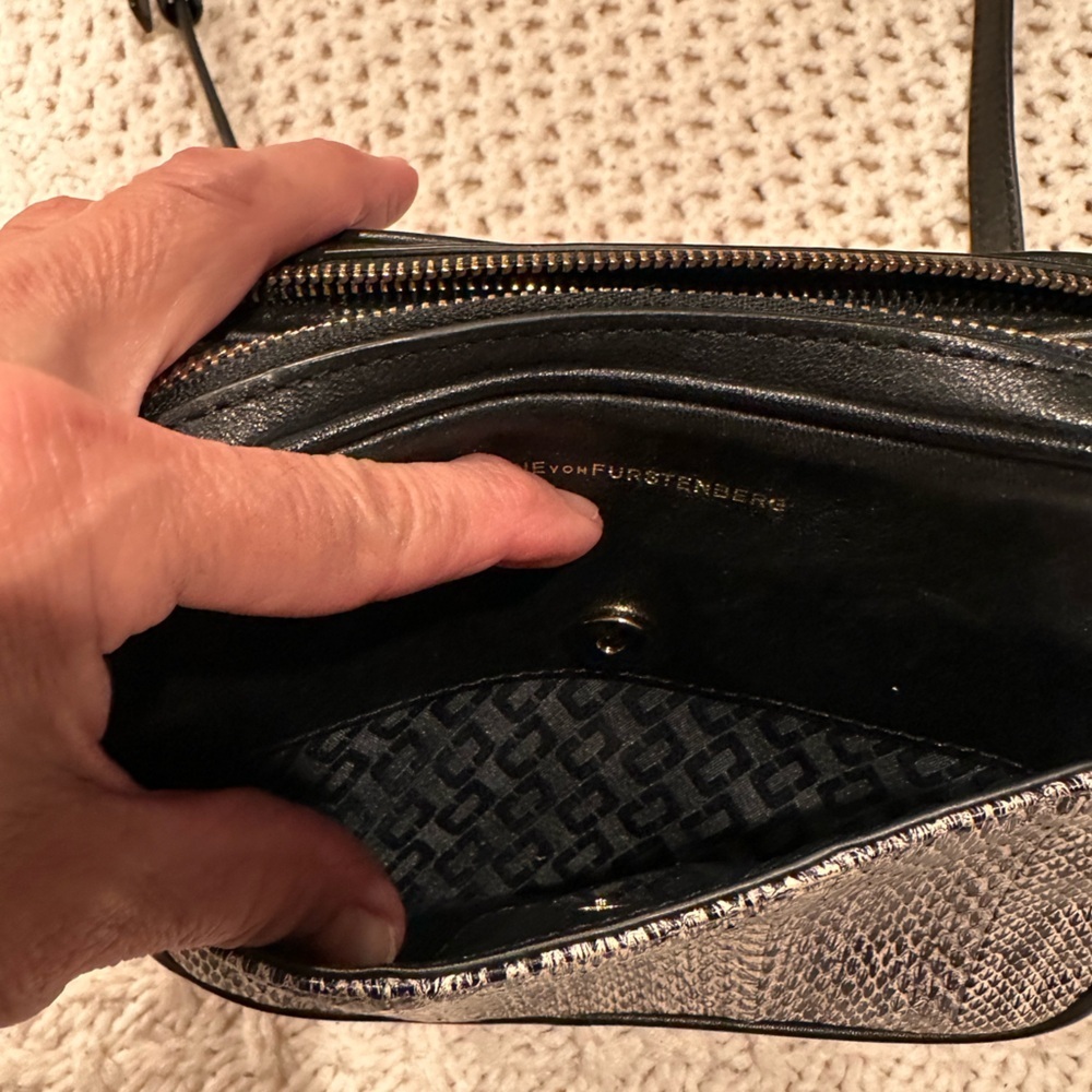 DIANE VON FURSTENBERG CROSSBODY PURSE ANIMAL PRINTER LEATHER - Picture 3 of 14